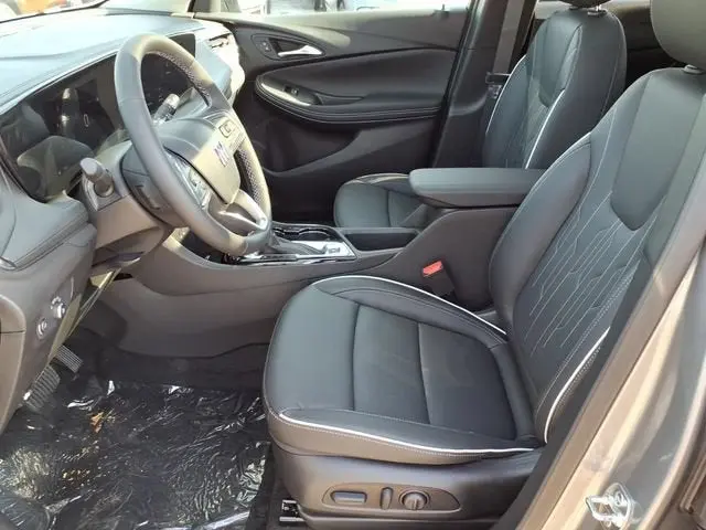 2026 Buick Encore GX Avenir AWD photo 5