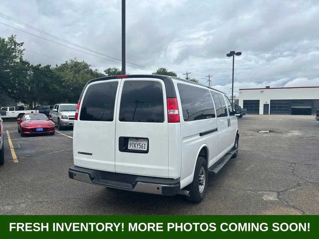 2025 Chevrolet Express 3500 LT Extended photo 3