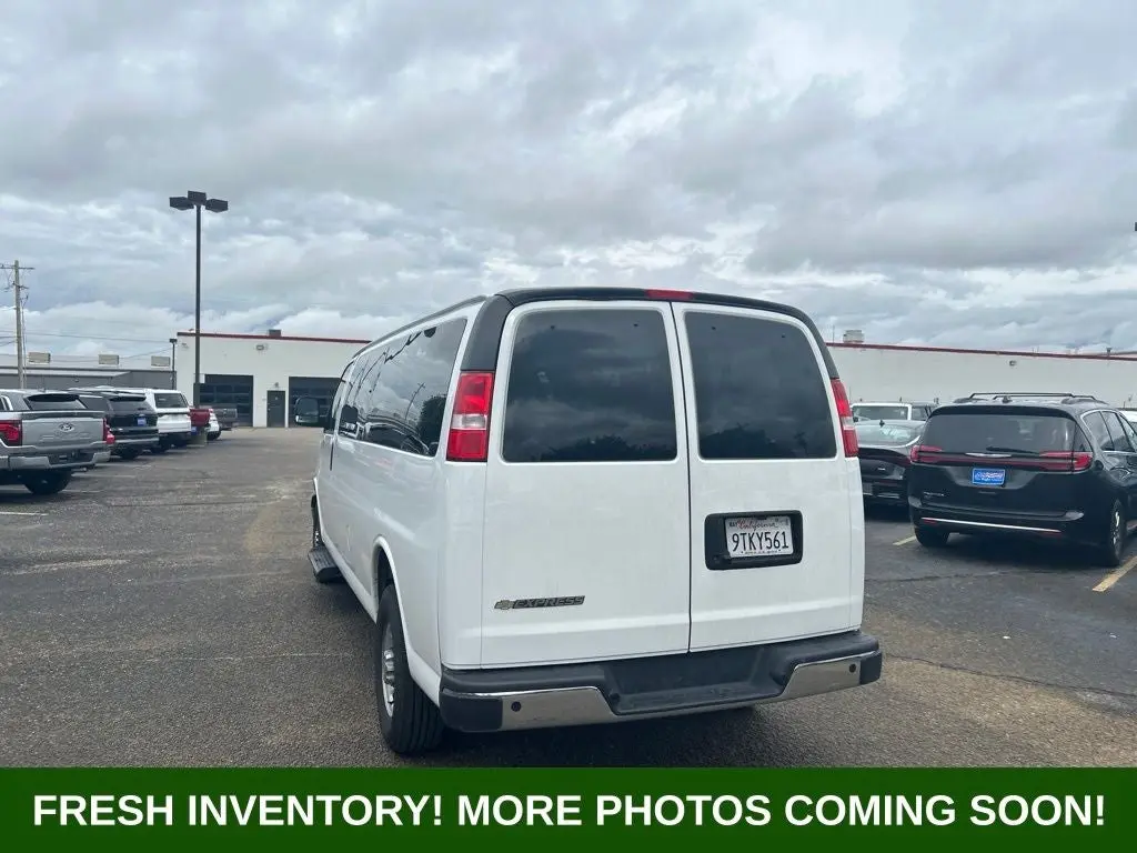 2025 Chevrolet Express 3500 LT Extended photo 4