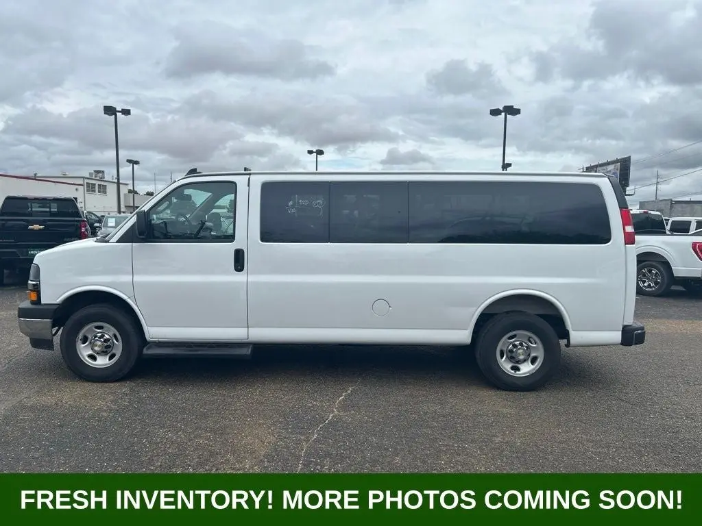 2025 Chevrolet Express 3500 LT Extended photo 5