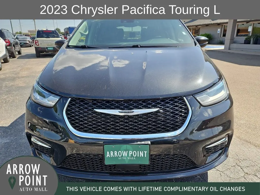 2023 Chrysler Pacifica Touring L photo 3