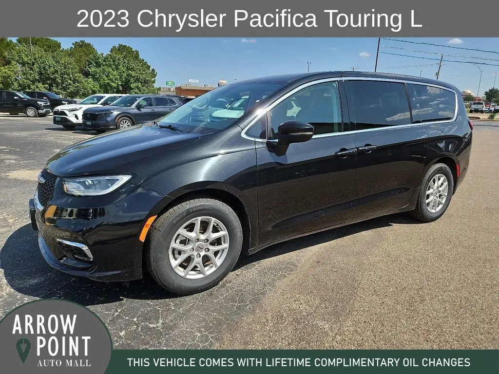 2023 Chrysler Pacifica Touring L photo 5