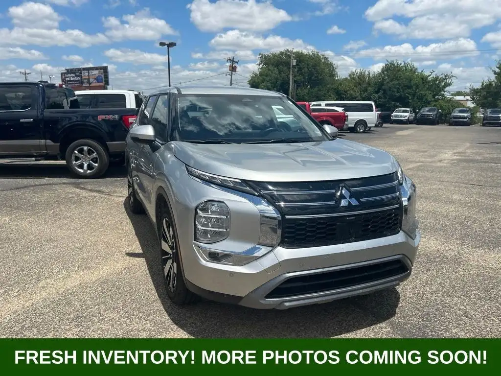 2025 Mitsubishi Outlander SE 2WD's photo