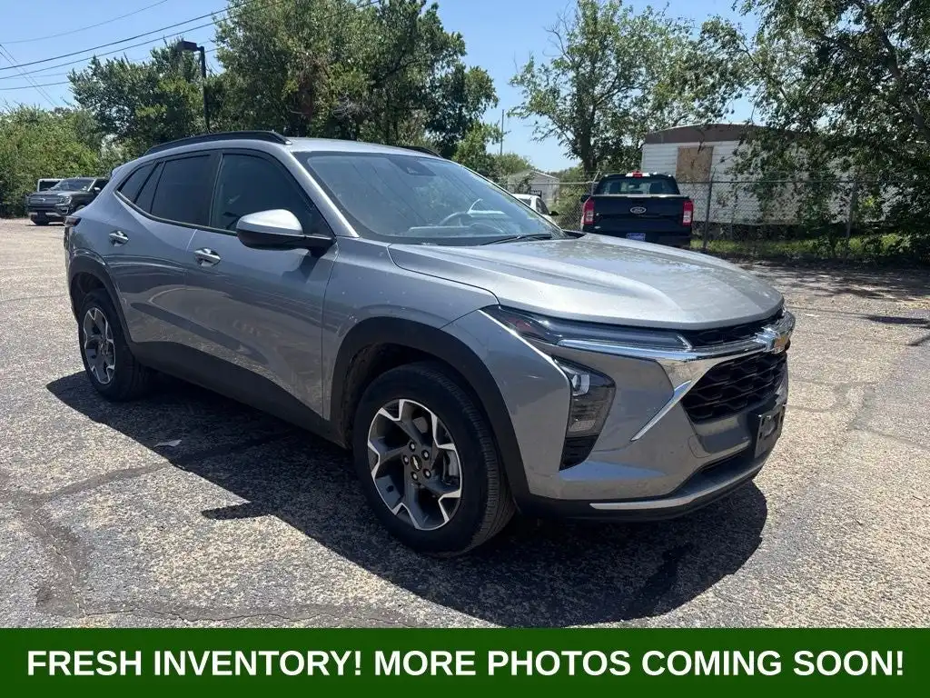 2025 Chevrolet Trax LT's photo