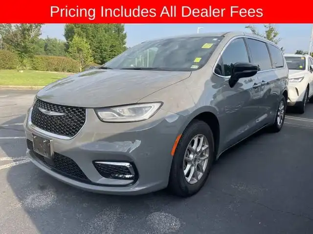 2025 Chrysler Pacifica Select's photo