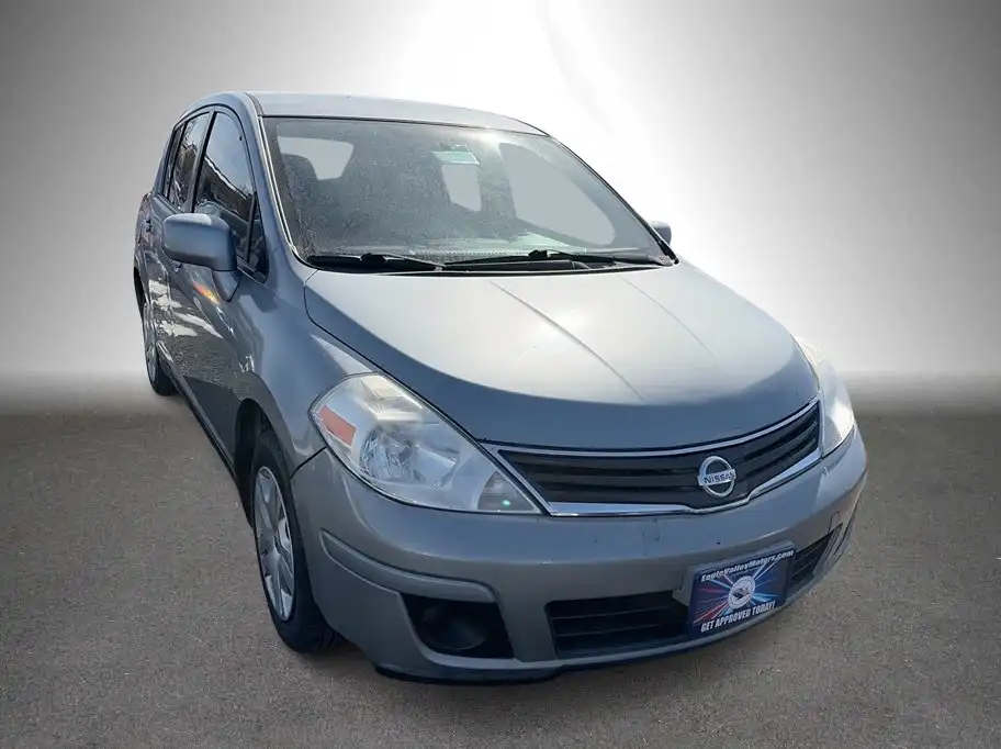 2010 Nissan Versa 1.8 S Auto's photo