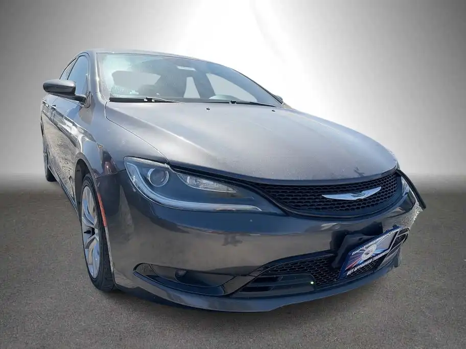 2015 Chrysler 200 S's photo