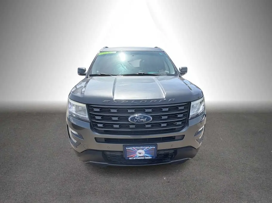 2017 Ford Explorer XLT 4WD photo 3