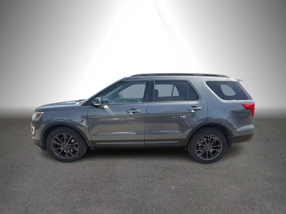 2017 Ford Explorer XLT 4WD photo 5