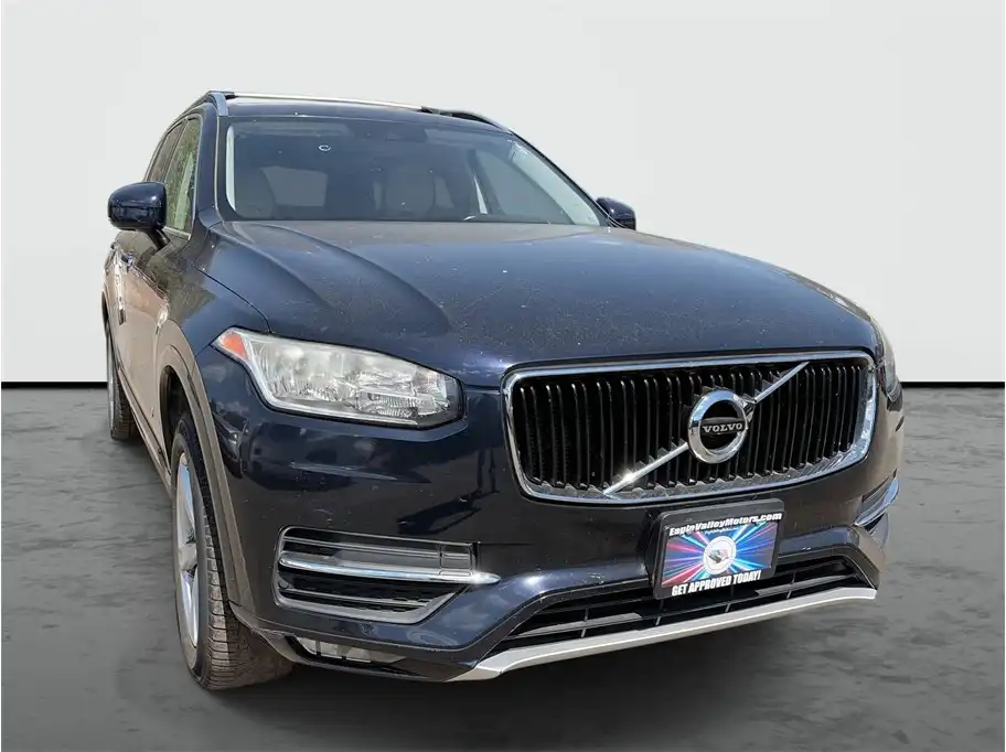 2016 Volvo XC90 T5 FWD Momentum's photo