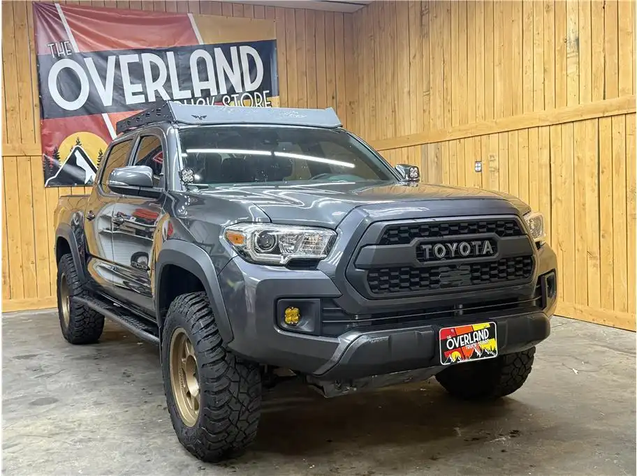 2018 Toyota Tacoma TRD Off-Road Double Cab 4WD V6 Auto Short Bed's photo