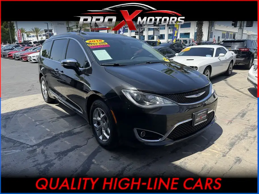 2018 Chrysler Pacifica Limited's photo