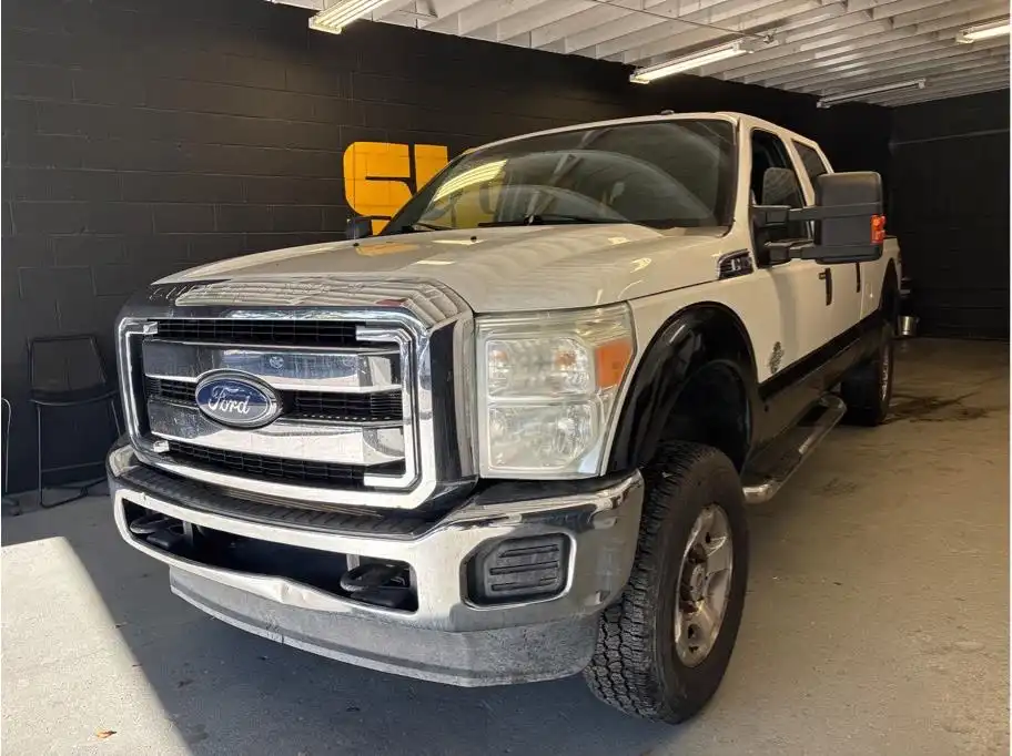 2016 Ford F-350 XLT 4WD Crew Cab SRW 6-1/2' Box's photo