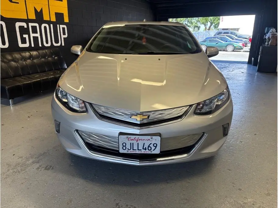 2017 Chevrolet Volt LT photo 3