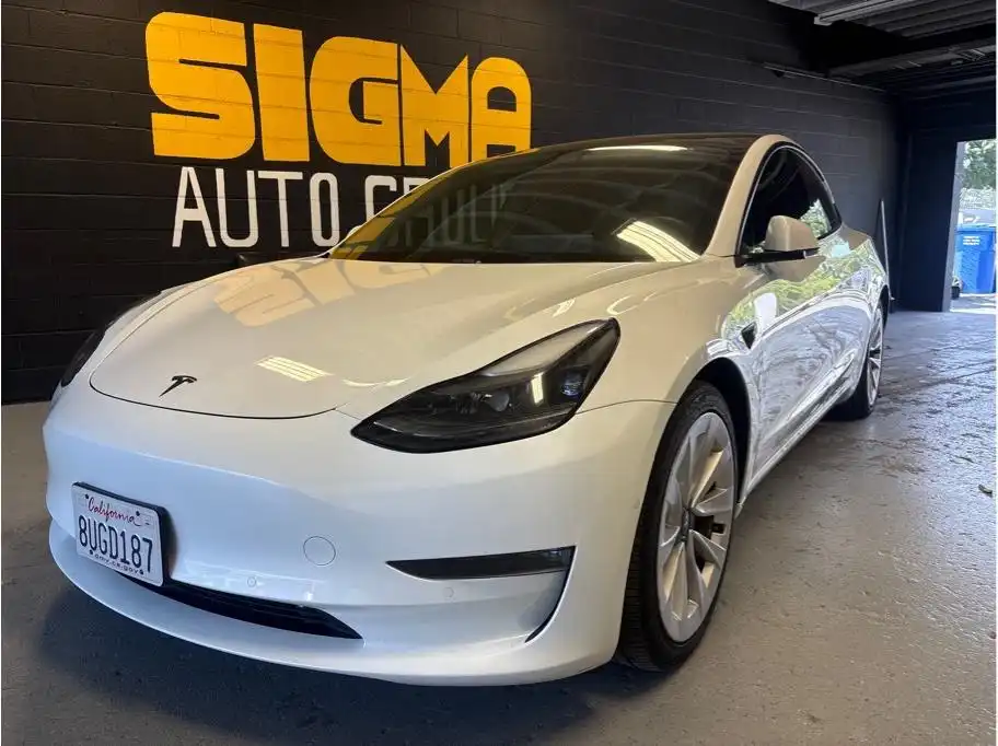 2021 Tesla Model 3 Long Range Dual Motor All-Wheel Drive's photo