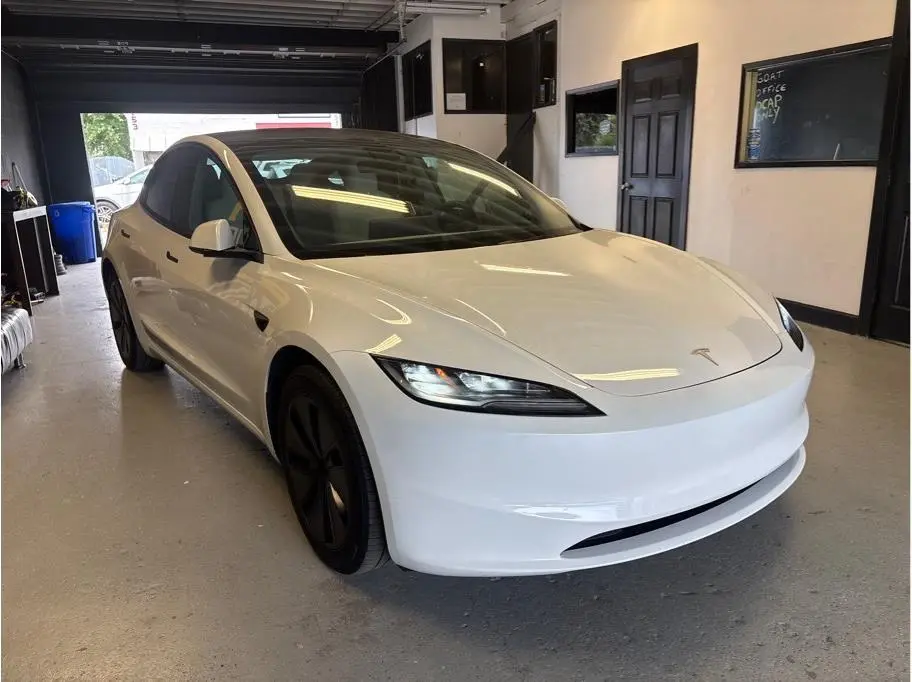 2024 Tesla Model 3 Long Range photo 3