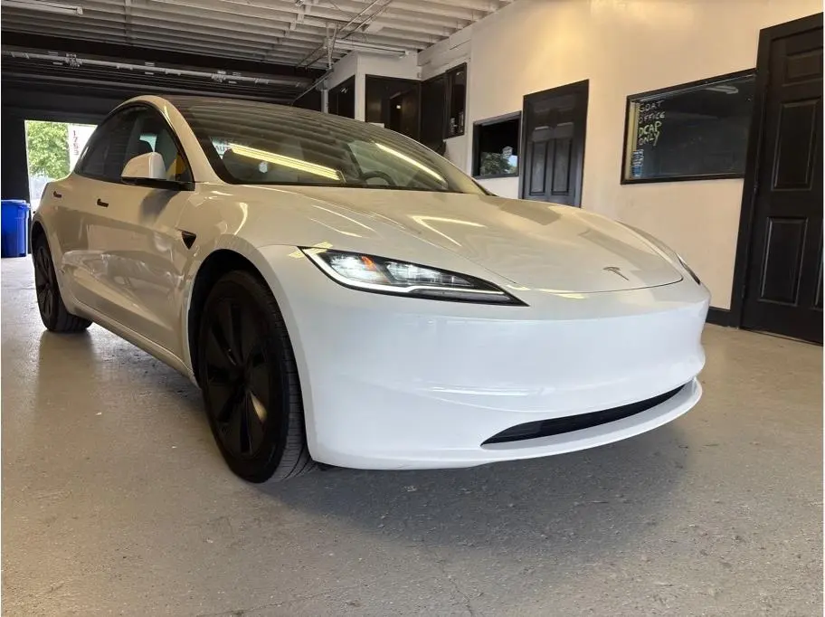 2024 Tesla Model 3 Long Range photo 4
