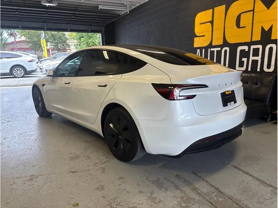 2024 Tesla Model 3 Long Range photo 5