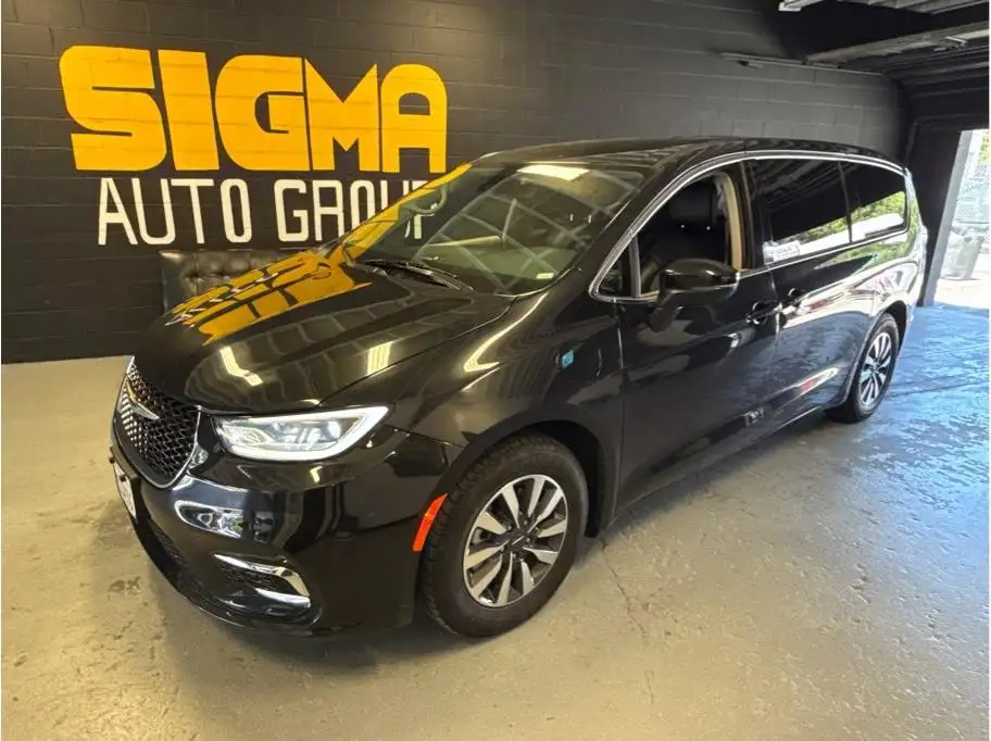 2023 Chrysler Pacifica Hybrid Touring L Hybrid's photo
