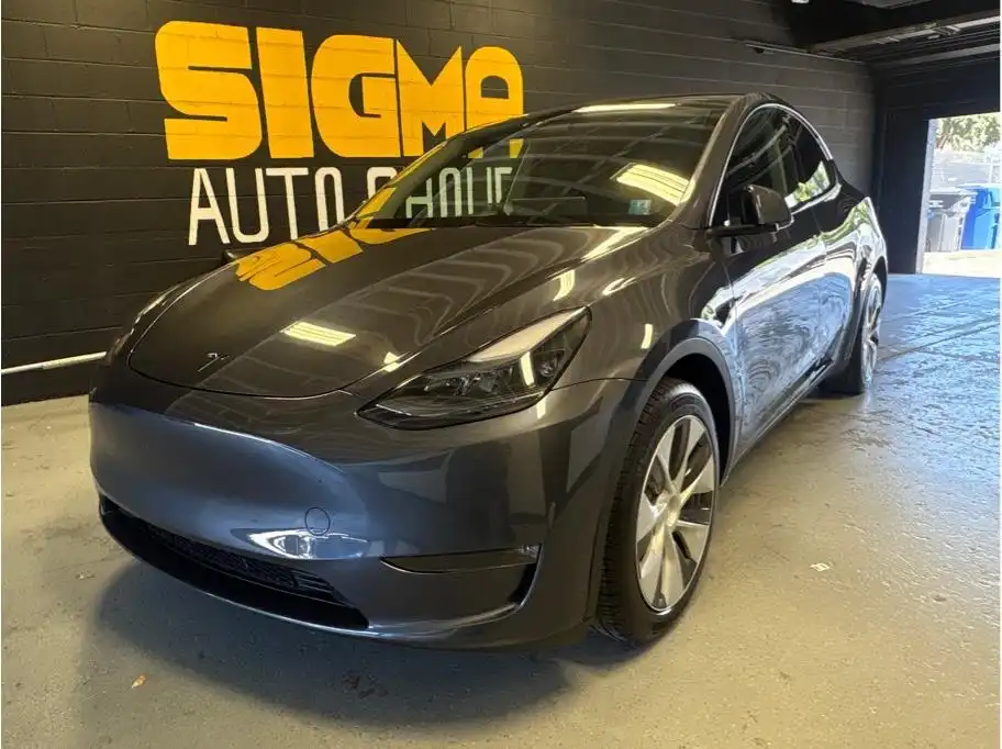 2023 Tesla Model Y Long Range Dual Motor All-Wheel Drive's photo