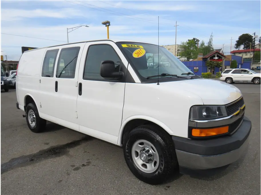 2017 Chevrolet Express 2500 Work Van HD photo 3