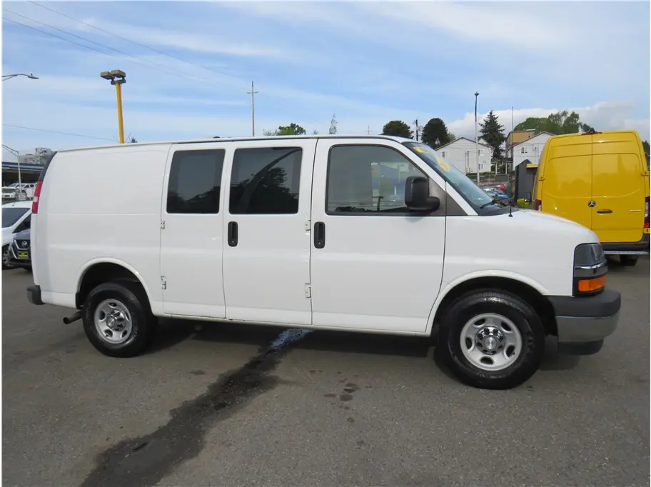 2017 Chevrolet Express 2500 Work Van HD photo 4