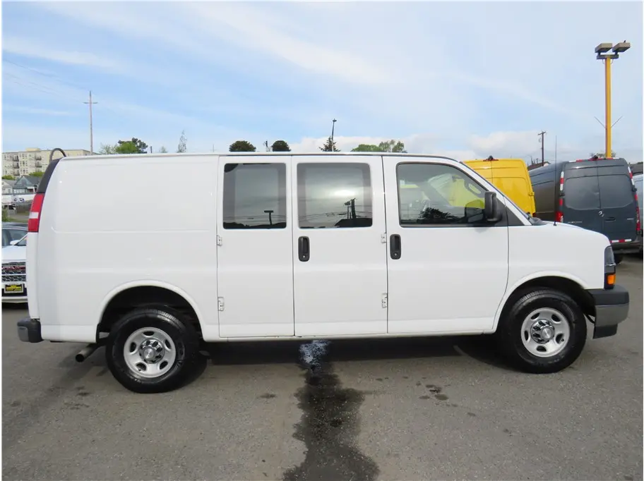 2017 Chevrolet Express 2500 Work Van HD photo 5