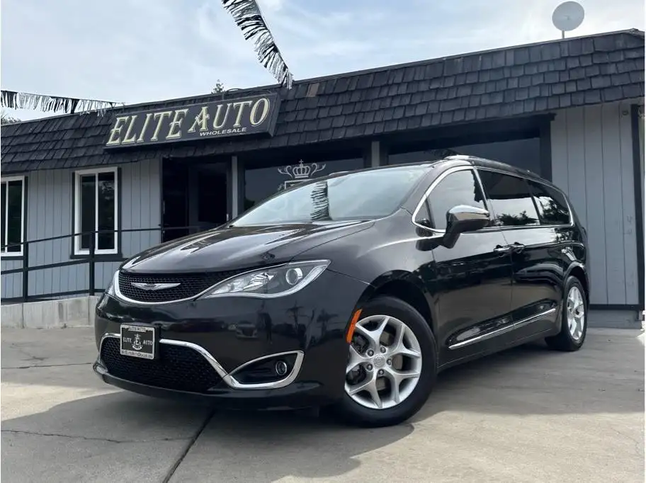 2020 Chrysler Pacifica Limited's photo