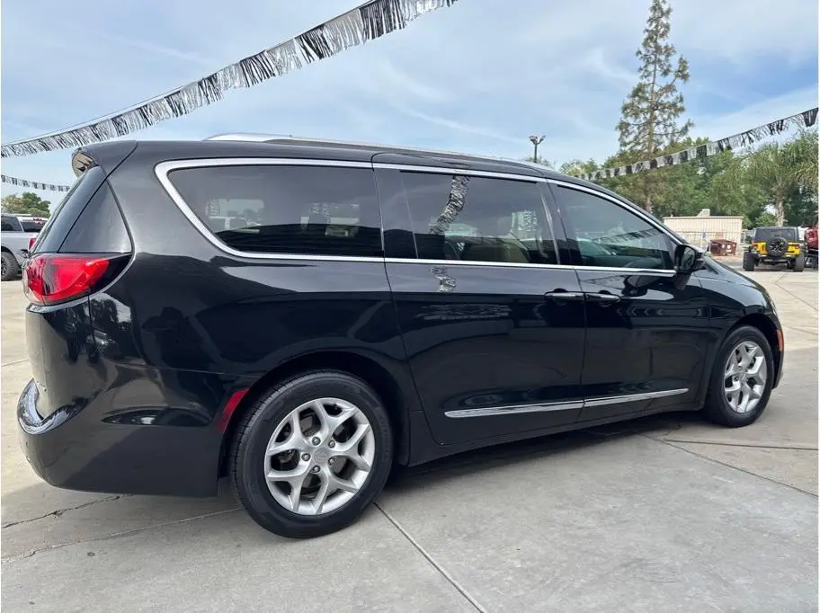 2020 Chrysler Pacifica Limited photo 4
