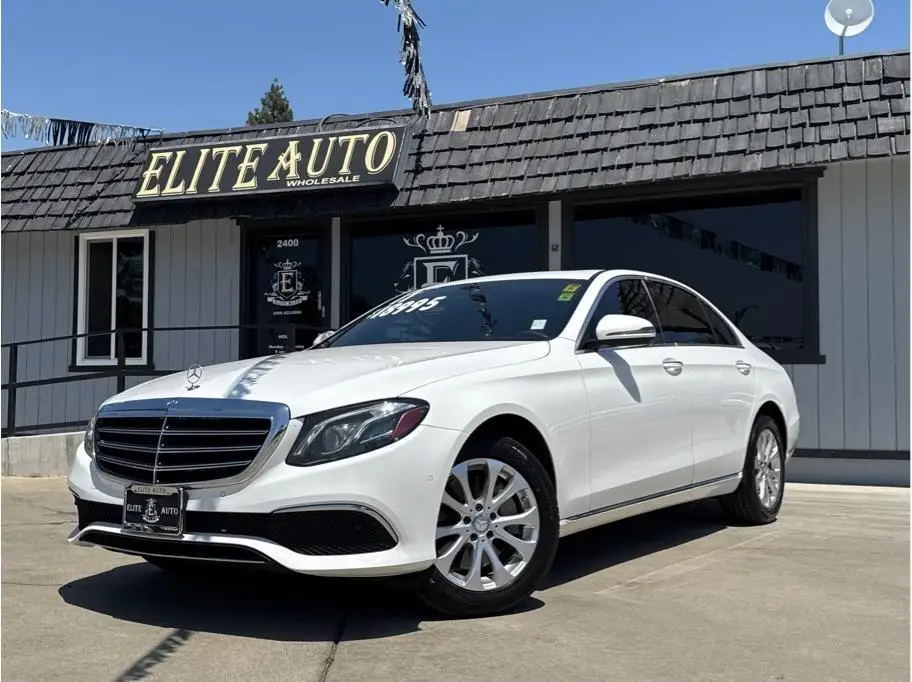 2017 Mercedes-Benz E-Class E300 4MATIC photo 1