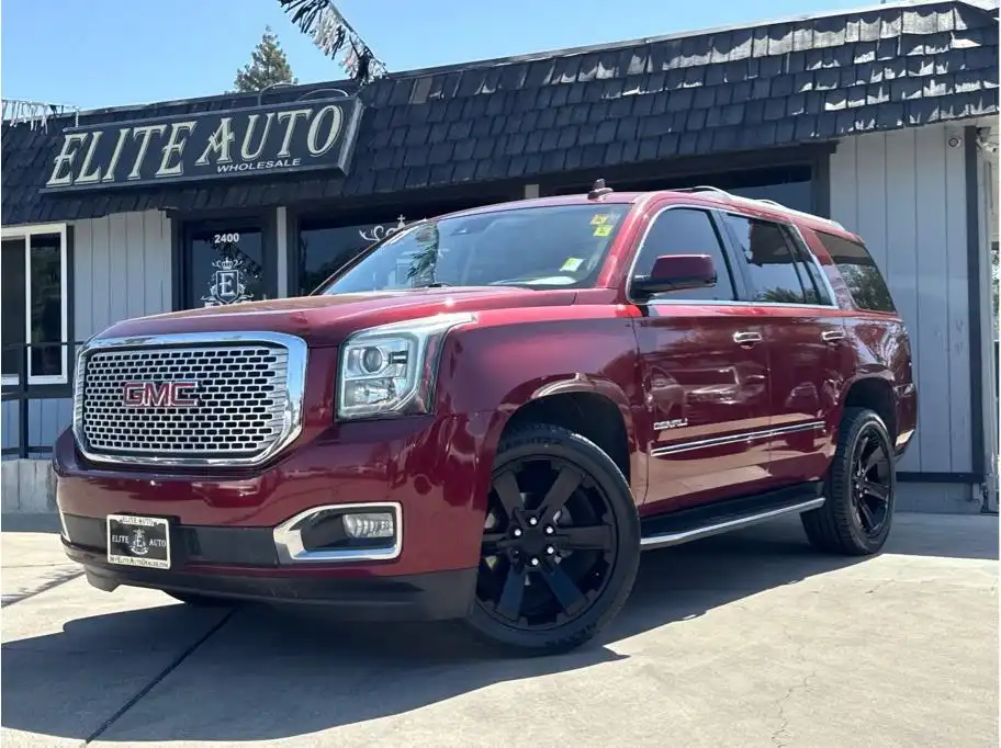 2017 GMC Yukon 4WD Denali's photo