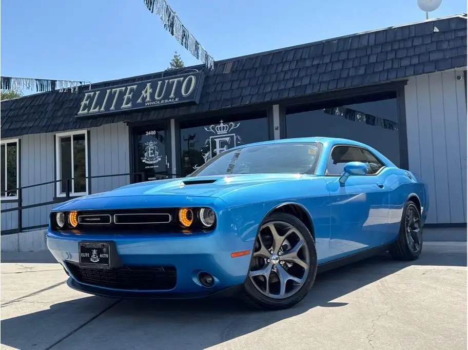 2015 Dodge Challenger SXT Plus's photo