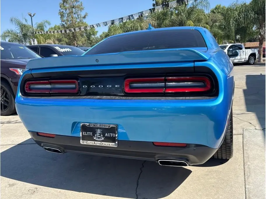 2015 Dodge Challenger SXT Plus photo 3