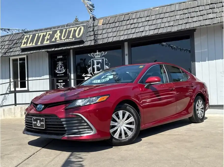 2022 Toyota Camry LE Hybrid's photo
