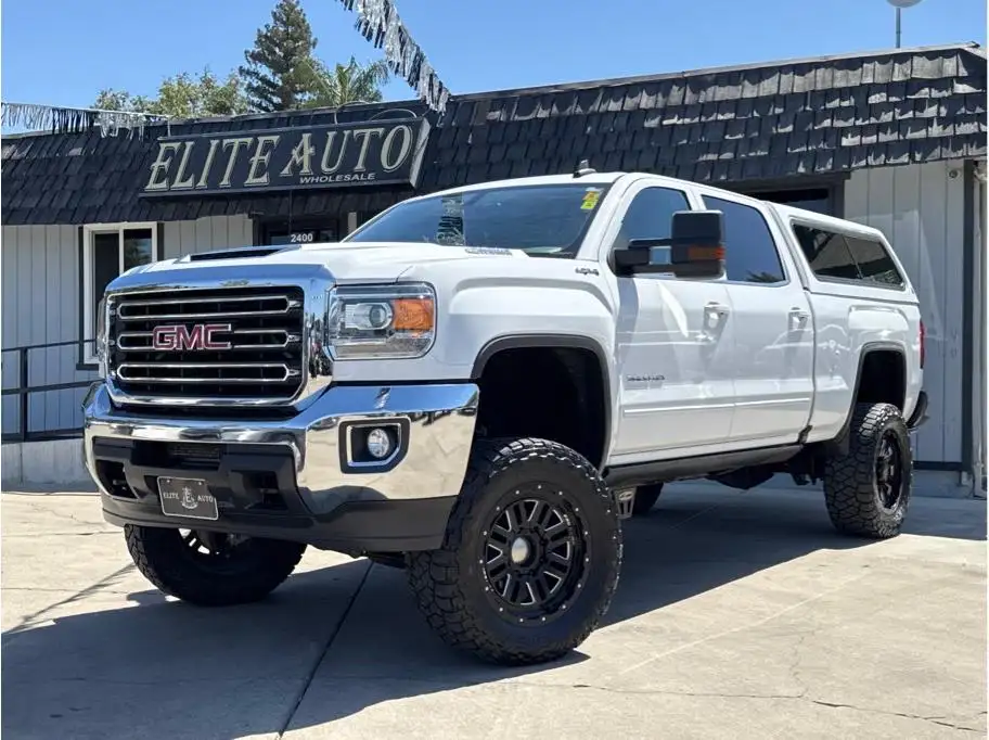 2019 GMC Sierra 4WD Crew Cab Standard Box SLE's photo