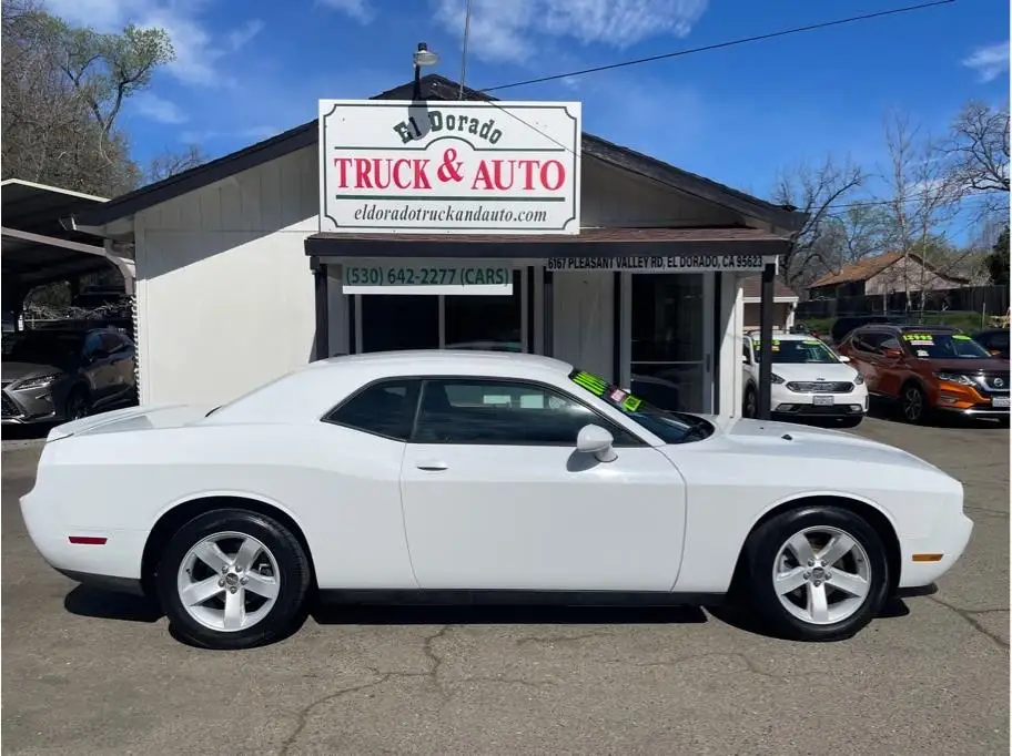 2014 Dodge Challenger SXT photo 1