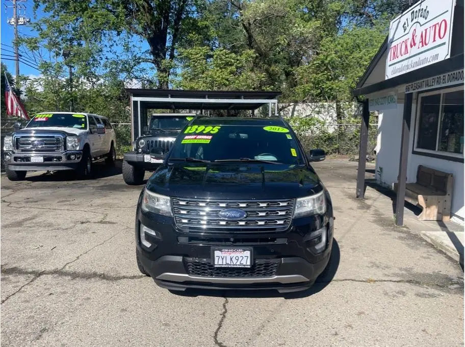 2017 Ford Explorer Limited FWD photo 3