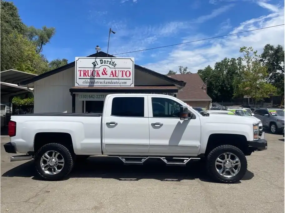 2015 Chevrolet Silverado HD High Country 4WD Crew Cab Standard Box's photo