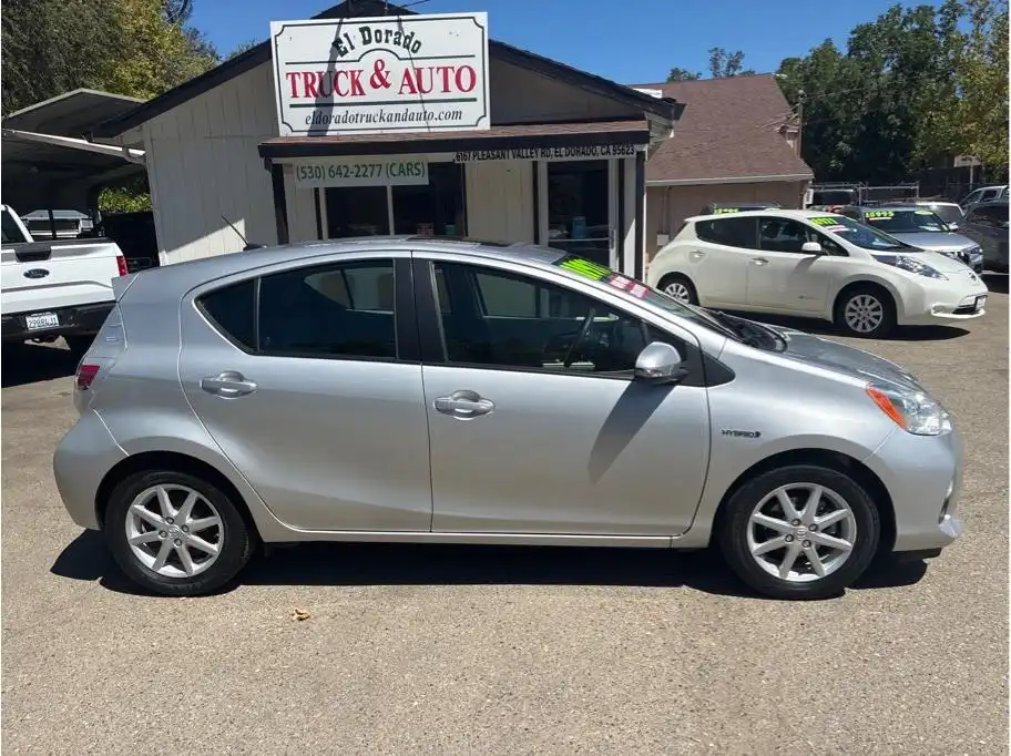 2012 Toyota Prius c Four's photo