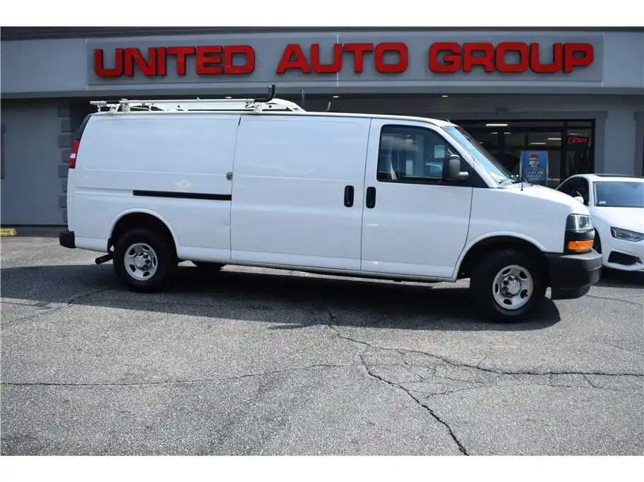 2022 Chevrolet Express 3500 Extended Work Van's photo