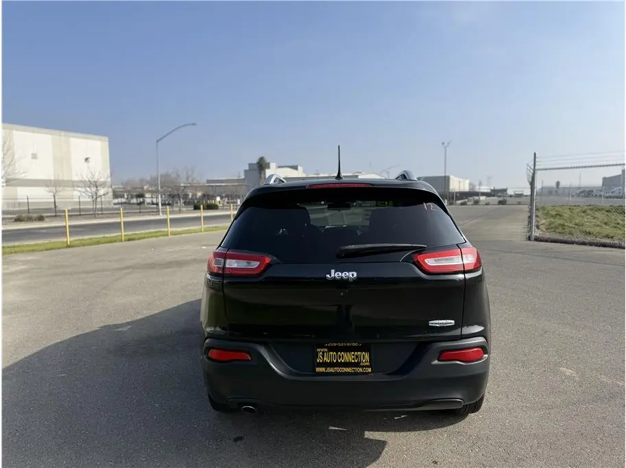 2015 Jeep Cherokee Latitude photo 5