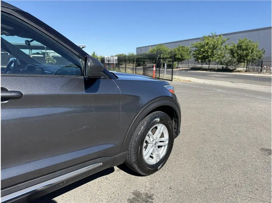 2020 Ford Explorer XLT 4WD photo 4