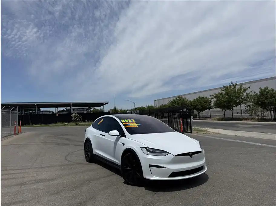 2022 Tesla Model X Plaid's photo