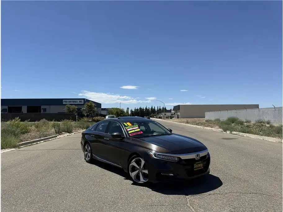 2018 Honda Accord 1.5T Touring Auto's photo