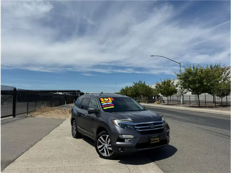 2017 Honda Pilot Touring 2WD's photo