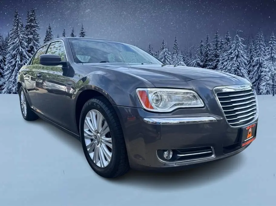 2013 Chrysler 300 Base photo 3