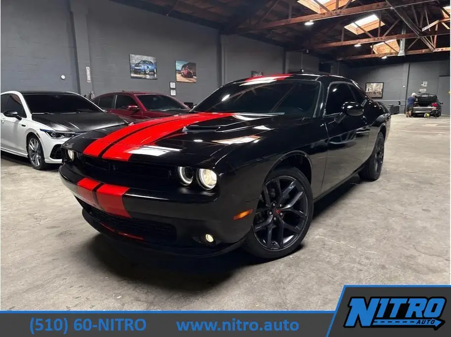 2020 Dodge Challenger SXT Auto photo 1