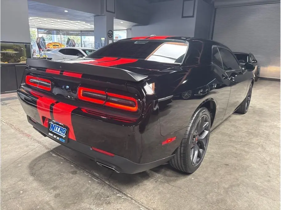 2020 Dodge Challenger SXT Auto photo 3