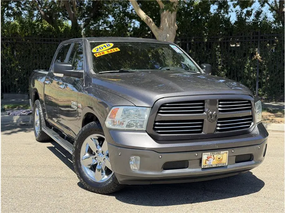 2018 RAM 1500 Big Horn Crew Cab 5'7 photo 3