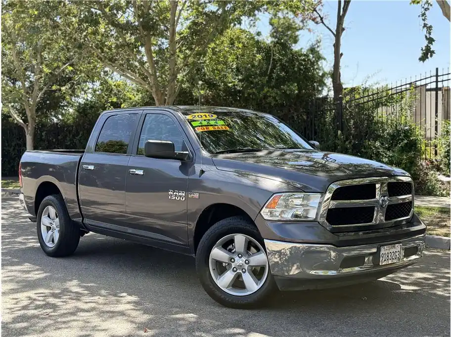 2017 RAM 1500 SLT Crew Cab 4x4 5'7" Box's photo